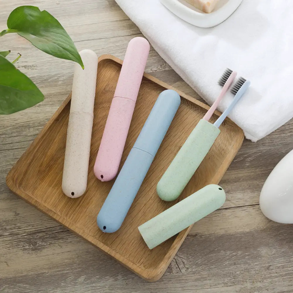 quatre etuits de brosse a dent colores