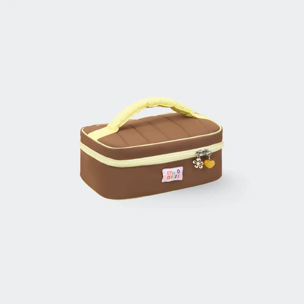 trousse de toilette enfant garcon marron fond blanc