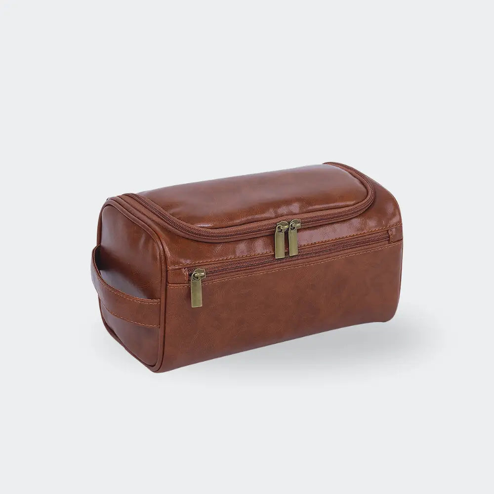 trousse de toilette homme cuir marron fond blanc