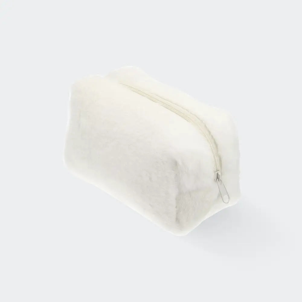 trousse de toilette tissu blanc fond blanc